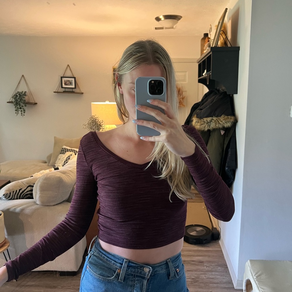 Long sleeve red cropped top